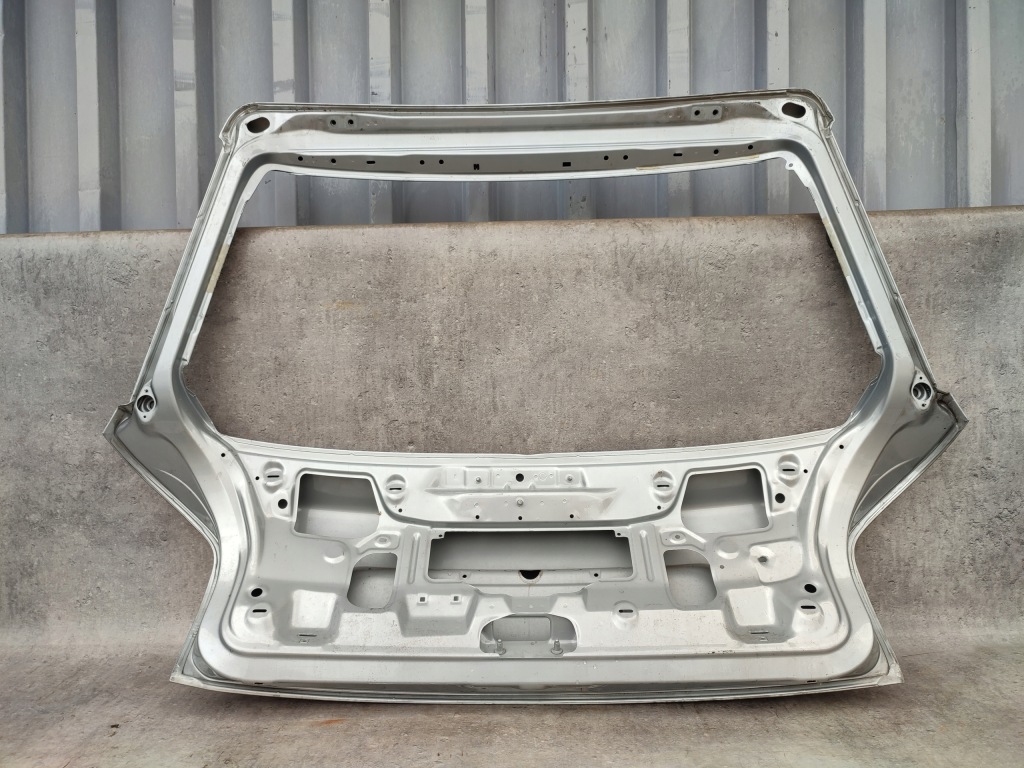 Audi a4 b5 рестайлинг  крышка багажника крышка багажника ładna в Украине