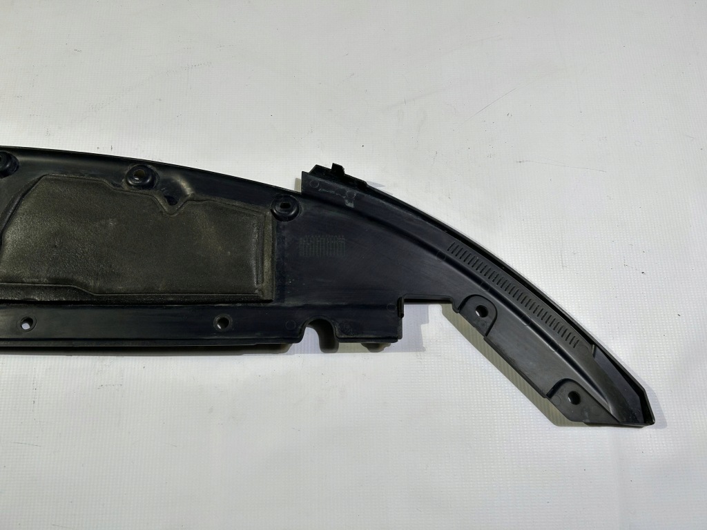 Накладка верхний поперечина передний радиатор оригинал chrysler pacifica 2021- Киев