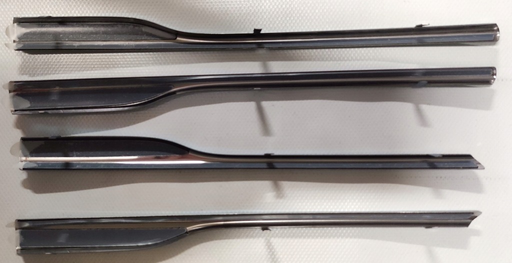 фото №1, Dacia sandero 12- молдинг решітка решітка радіатора перед 620724784r