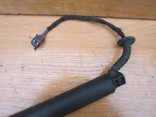 фото №13, Skoda superb iii привід кришки задня амортизатор правий 3v9827852b