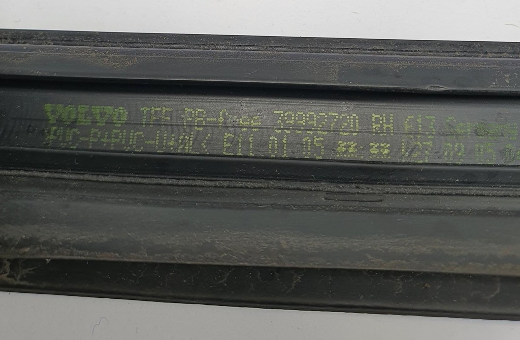 фото №7, Молдинг кровельная крыша правый перед 613 volvo v70 ii 39992720