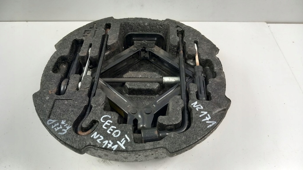 фото №1, Kia ceed ii домкрат ключ набор ремонтный