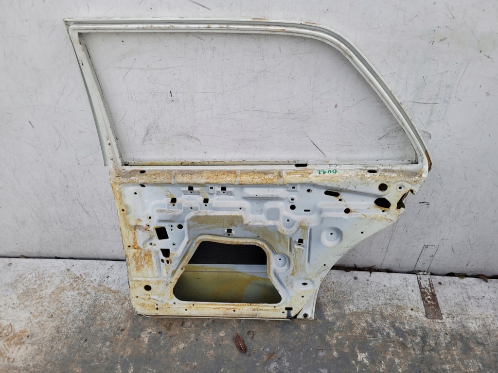 Mercedes e klasa w123 sedan двері праве задні задній Ціна