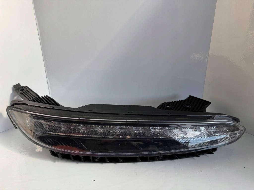 Купить Hyundai kona 1 рестайлинг  фара правый  перед led drl 92208j9500