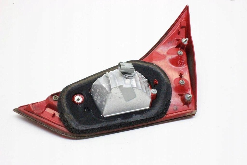 фото №9, Ліва лампа кришки багажника toyota auris _e18_ 05170237 1.8l 2014