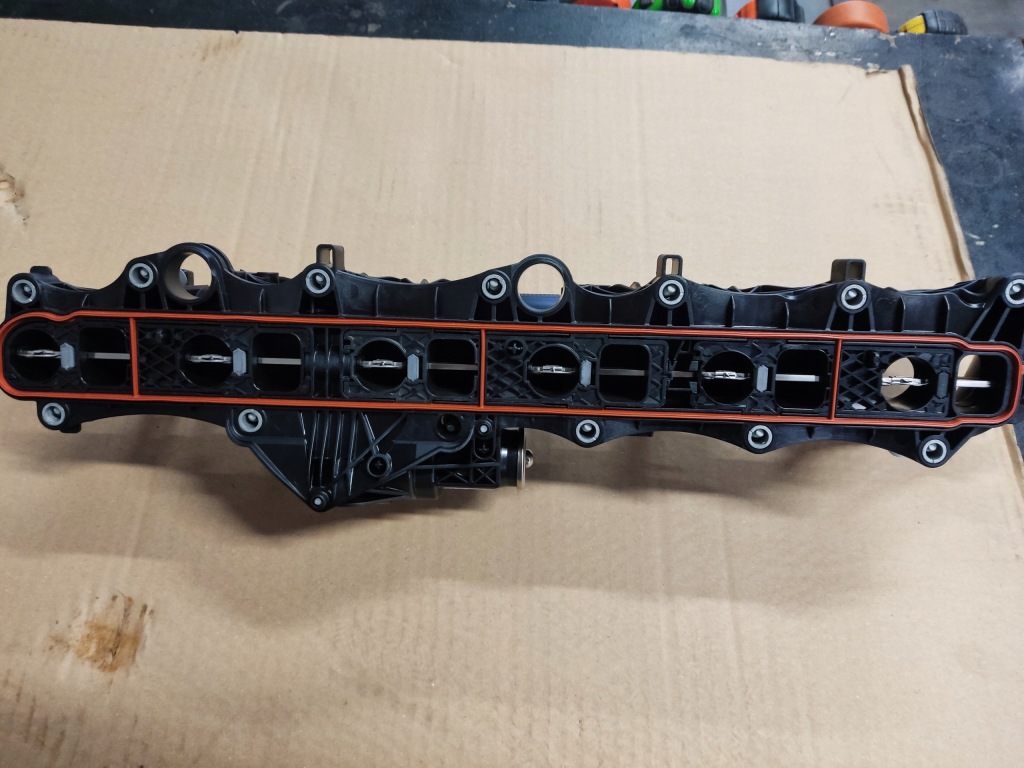 Коллектор впускной  регулятор крышка mercedes s klasa w222 4.0d a6560900037 новый с Разборки