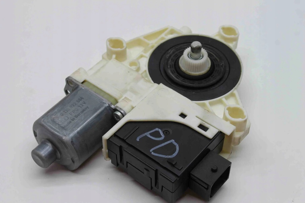 Купить Jeep renegade 15r. моторчик стекло przwy перед 0130822664