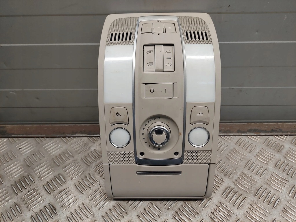 фото №5, Audi q7 4l 4l0947135r с передний освещение кабины