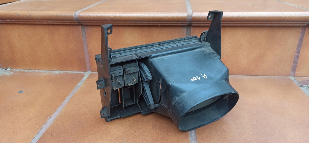 фото №4, Audi 100 c3 81-97 решётка средняя обдув панель