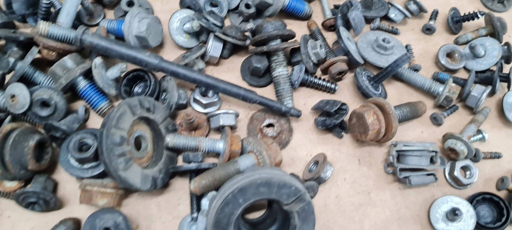 фото №11, A4 b9 8w болты винтики перед бампера поперечина ly9t a5 8w