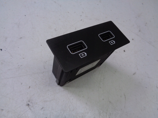 фото №3, Роз'єм порти usb задня renault captur ii 1.3 tce автоматична коробка передач 2020 rok