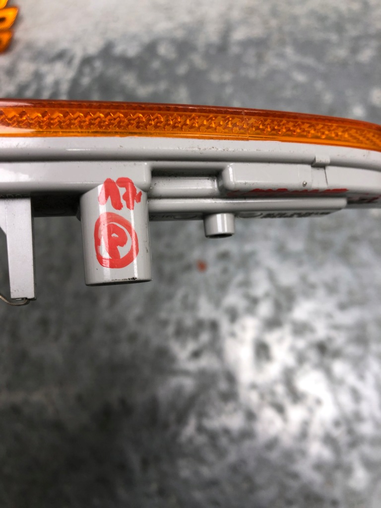 Поворотник лівий перед porsche cayenne 7p5945127 Зі Шроту