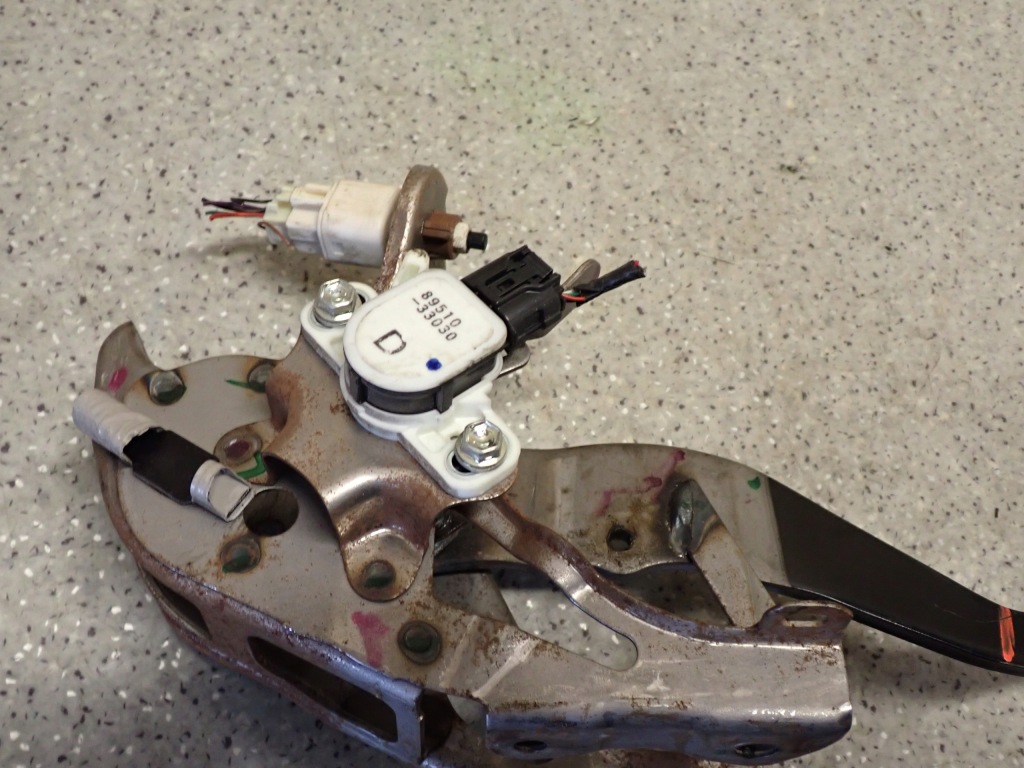 фото №6, Toyota yaris iii 11- 1nz гибрид педаль тормоза