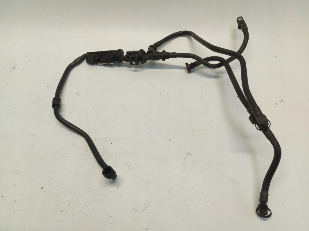 Купити Bmw g30 530e клапан вентиляційний шланг 861314103