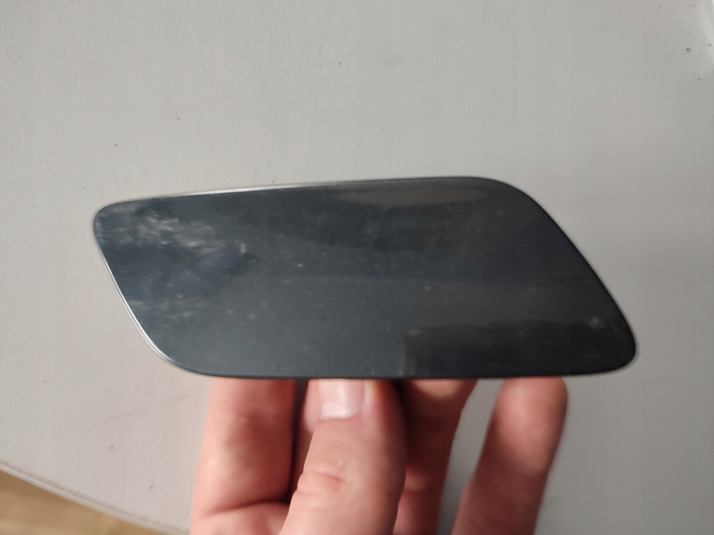 фото №1, Заглушка распылителя правый a1 audi 82a807754