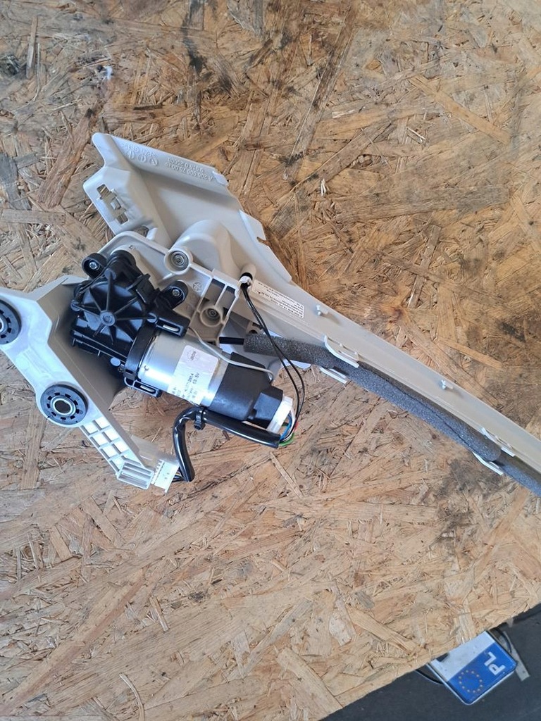 фото №8, Mercedes w206 podajnik шторка правий напрямна