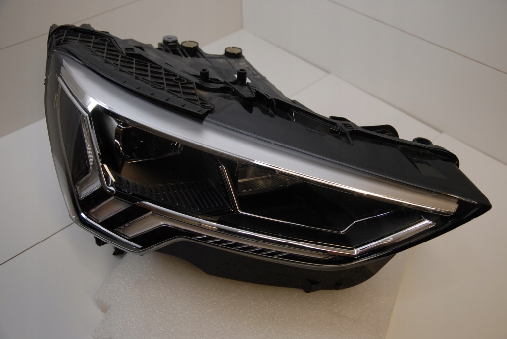 Фара правий перед audi q3 2 83a full led 83a941034 в Україні