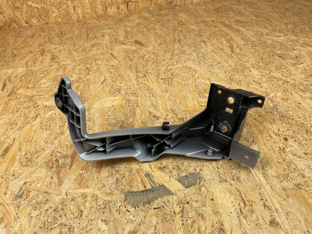 фото №7, Кронштейн кронштейн направляющая крыла перед правый polestar ii 2 31688245 2020-