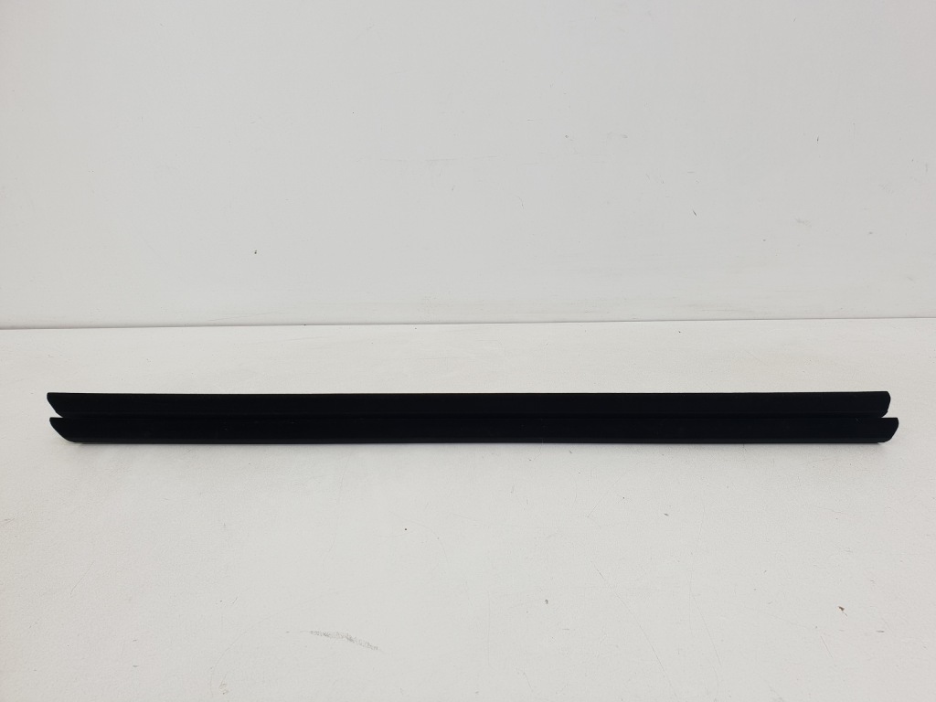 фото №1, Bmw 2 u06 прокладка двері правий задня 8496346