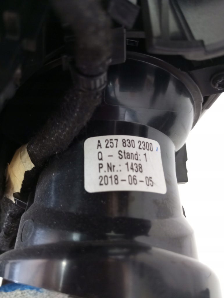 Впуск воздуха молдинг консоли mercedes cls a257 53 amg 3,0i с Разборки