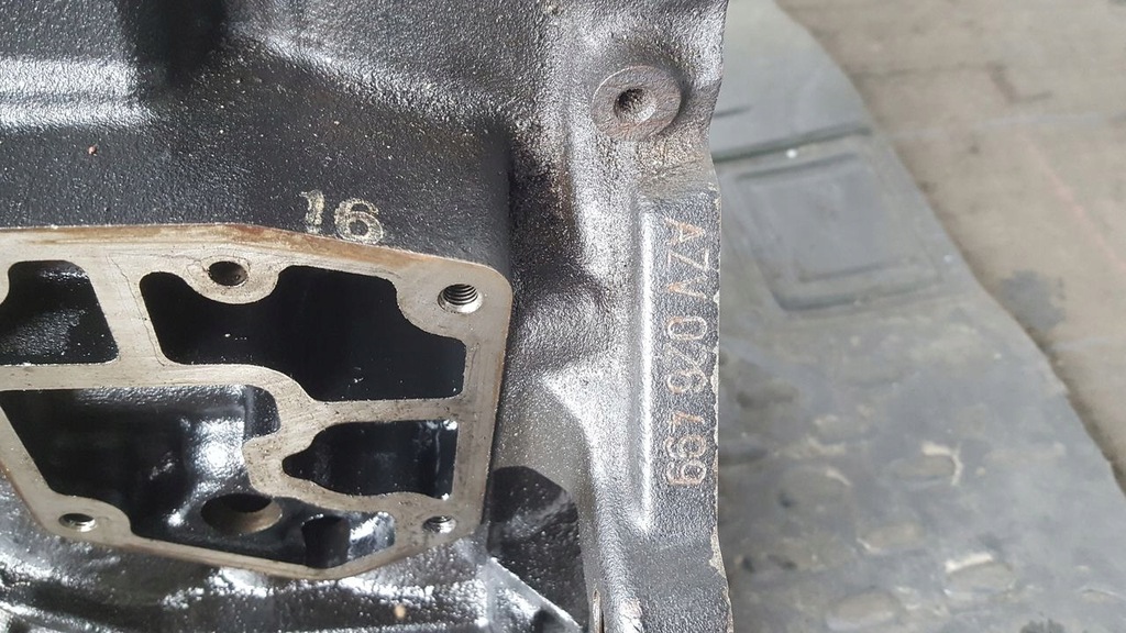 фото №9, Блок двигуна azv vw touran 2,0 tdi