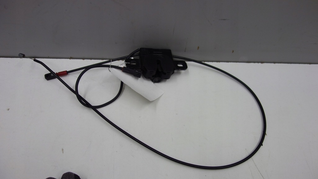 фото №1, Volvo v40 замок засувка капот