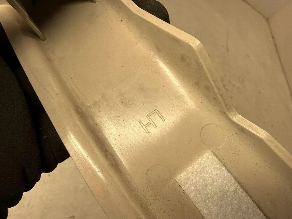 фото №7, Передня права захист стійка mercedes-benz amg gt c190 a1906900225 4.0l