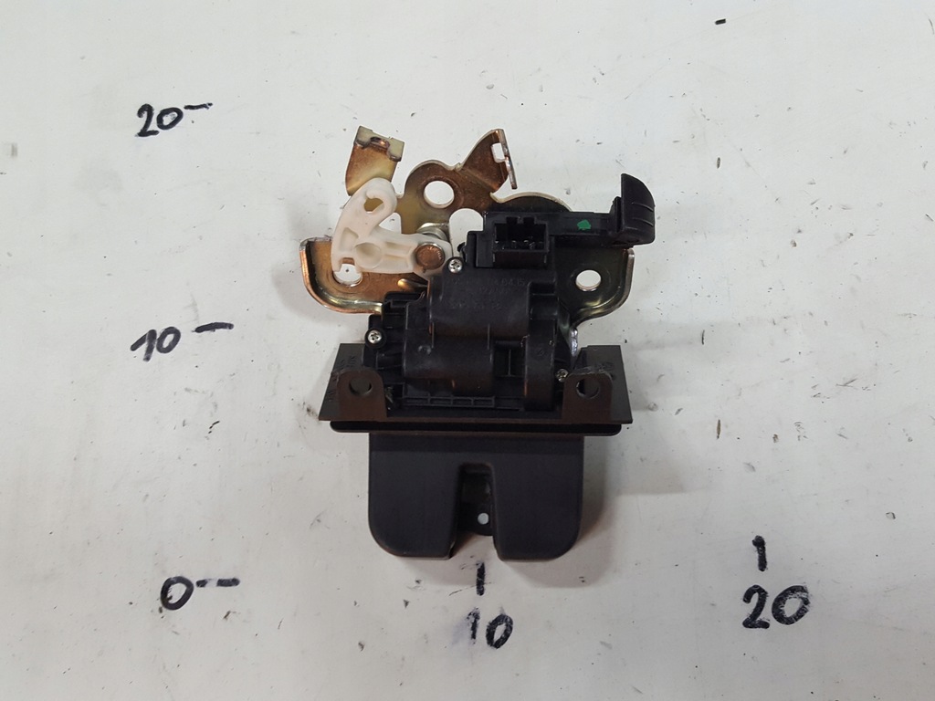 фото №1, Rapid 12r- spaceback замок кришки багажника задня