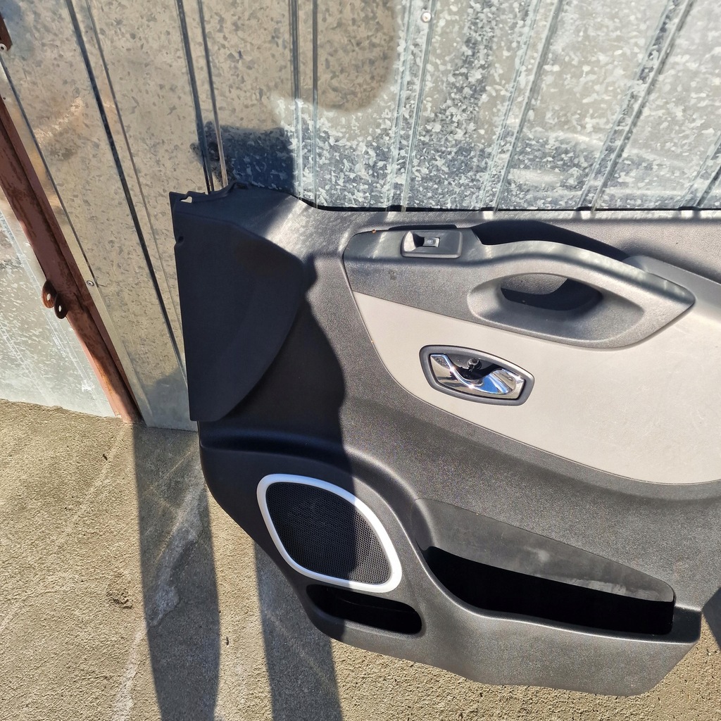 фото №5, Обивка обшивка дверь правых trafic iii