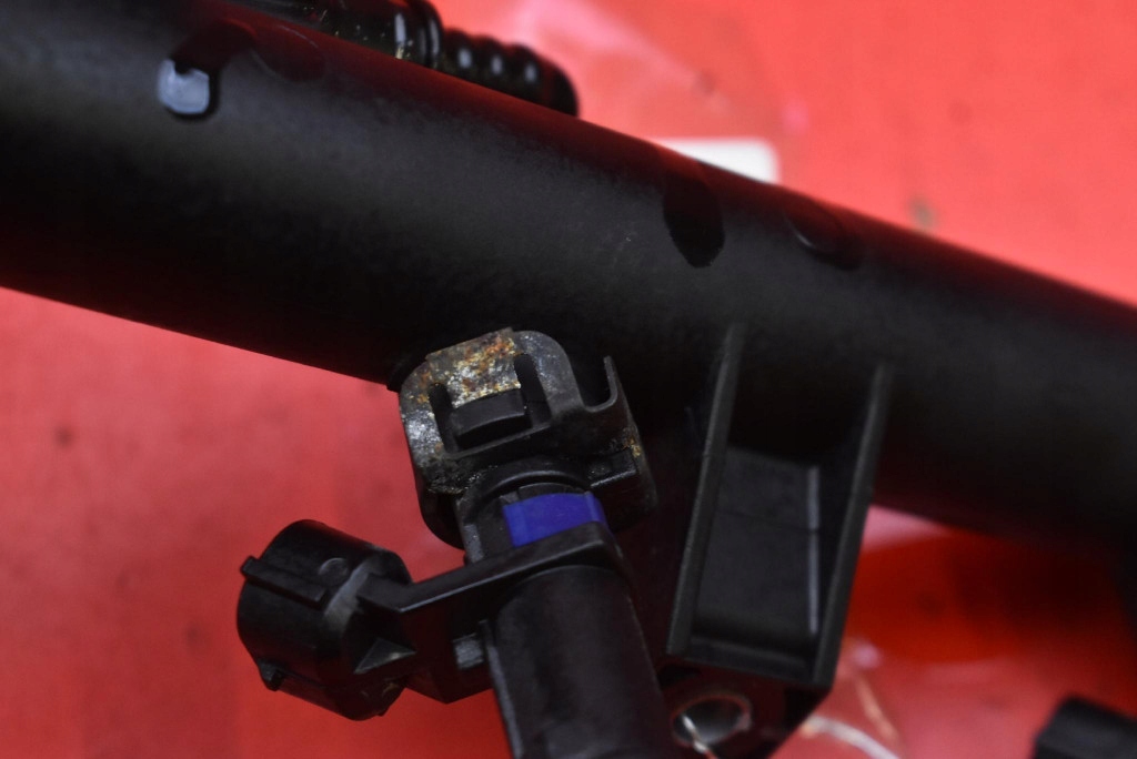 фото №9, Молдинг впрыскная форсунки 9628084680 citroen c4 picasso 1 i 2.0 16v 143 km