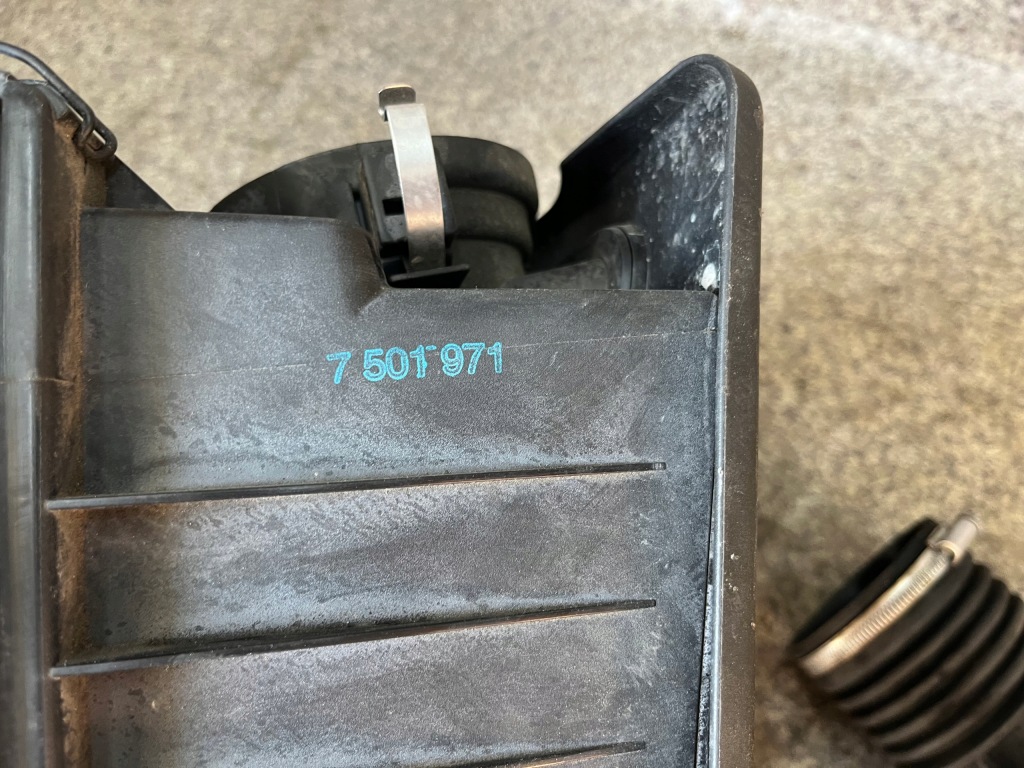 фото №9, Корпус фільтра патрубок труба повітрозабірник повітря bmw e83 x3 2.5 i m54 192 km bdb