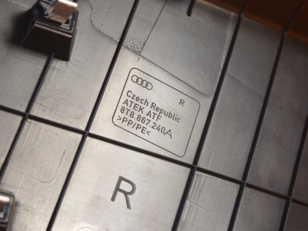 фото №8, Audi a5 8t обшивка стойка средний pr 8t8867240a