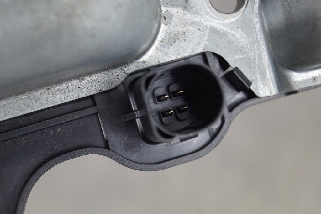 фото №8, Накладка микровыключатель крышки фонари vw jetta v 05-11