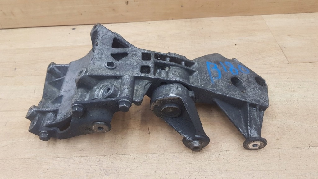 Купити Кронштейн кронштейн генератора mercedes w245 2.0 cdi