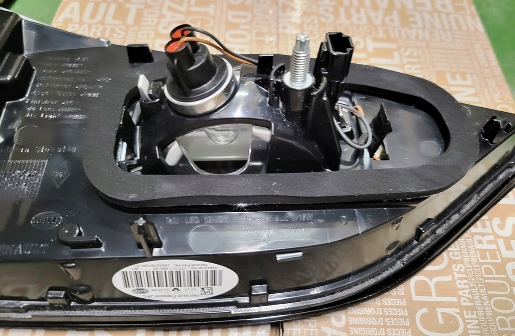 фото №10, Nowa оригинальная лампа задняя renault espace v правая крышка багажника 265507870r