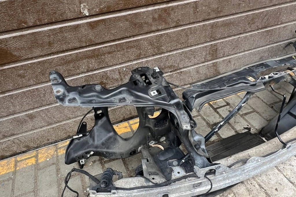 Kompletny ремень передний bmw 7 e65, e66, e67 51717011217 3.0l дизель 170kw с Разборки