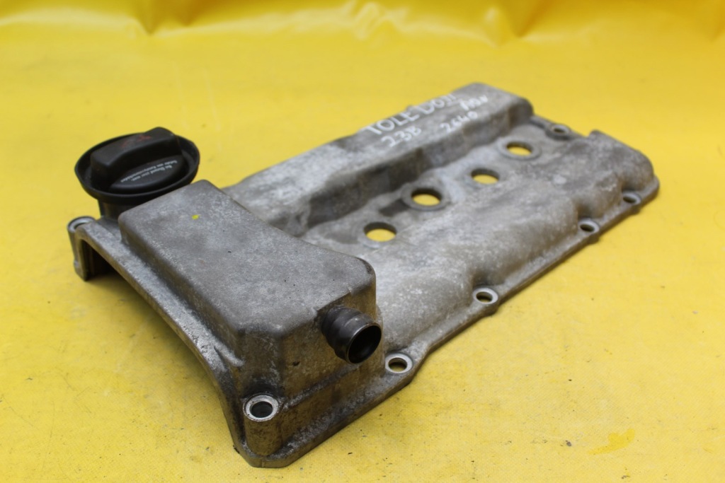 фото №1, Кришка клапанів toledo ii 2.3 b 066103475j