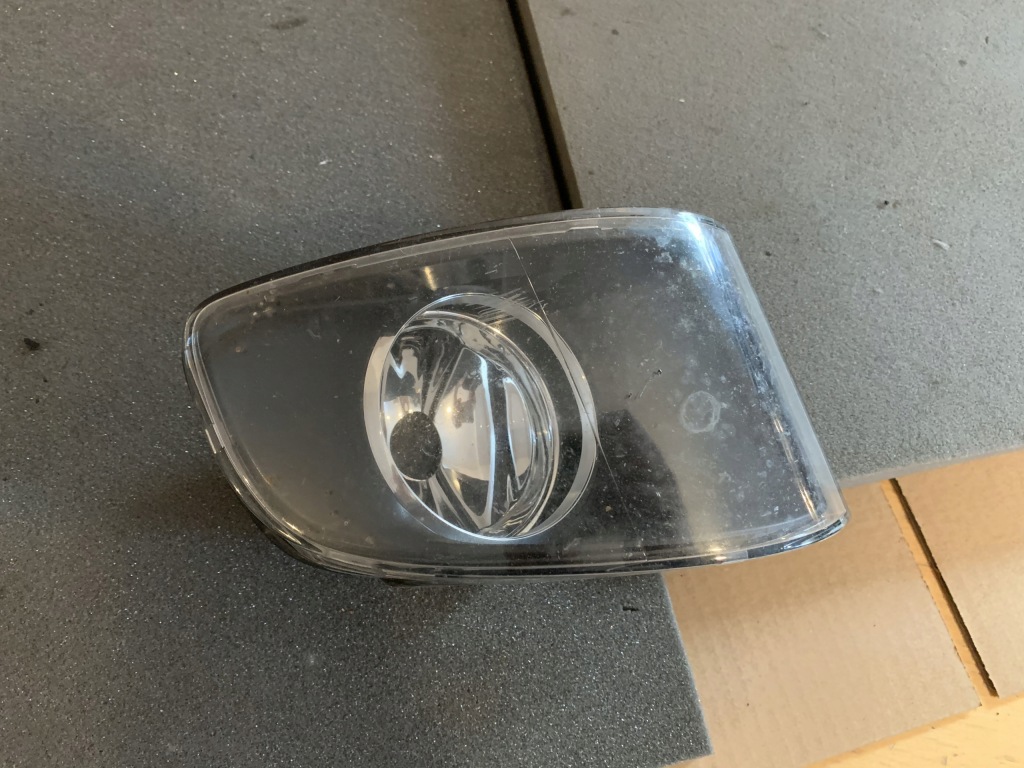 фото №1, Bmw e90 e92 lift правый противотуманная фара