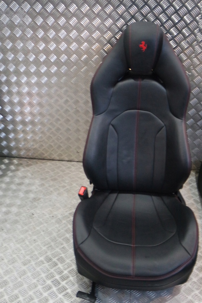 фото №1, Сиденье сиденья ferrari f8 tributo кожа czerwona nic