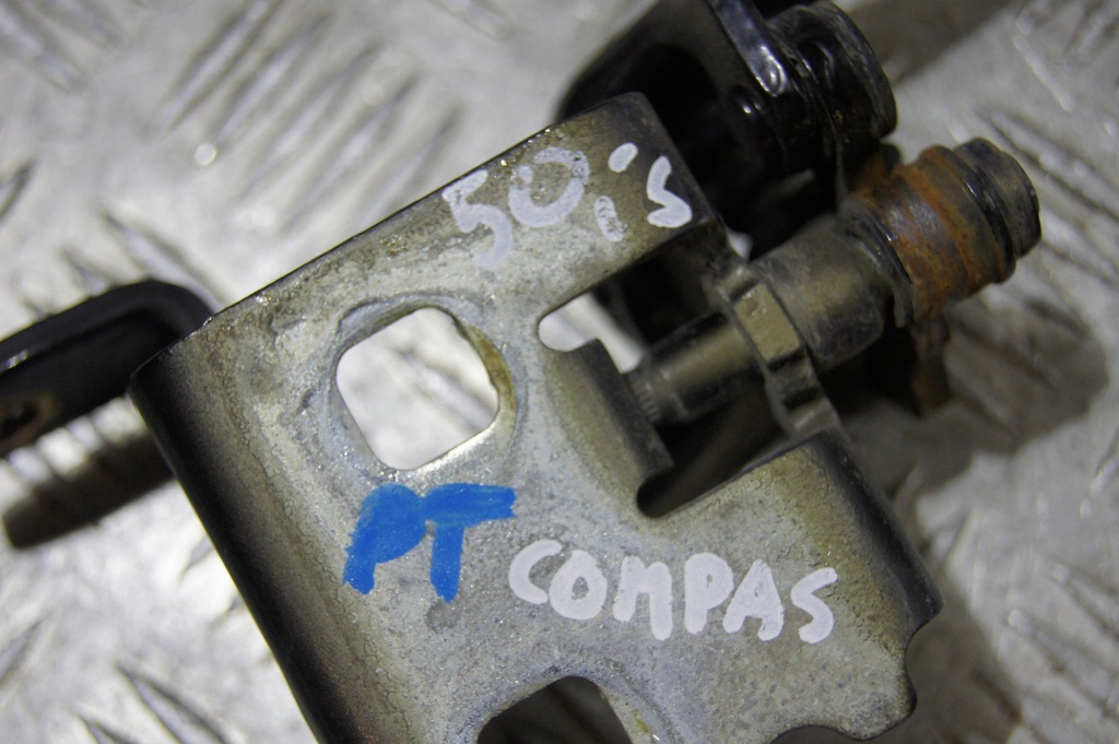 фото №4, Петля дверь правый задний jeep compass lift 4x4