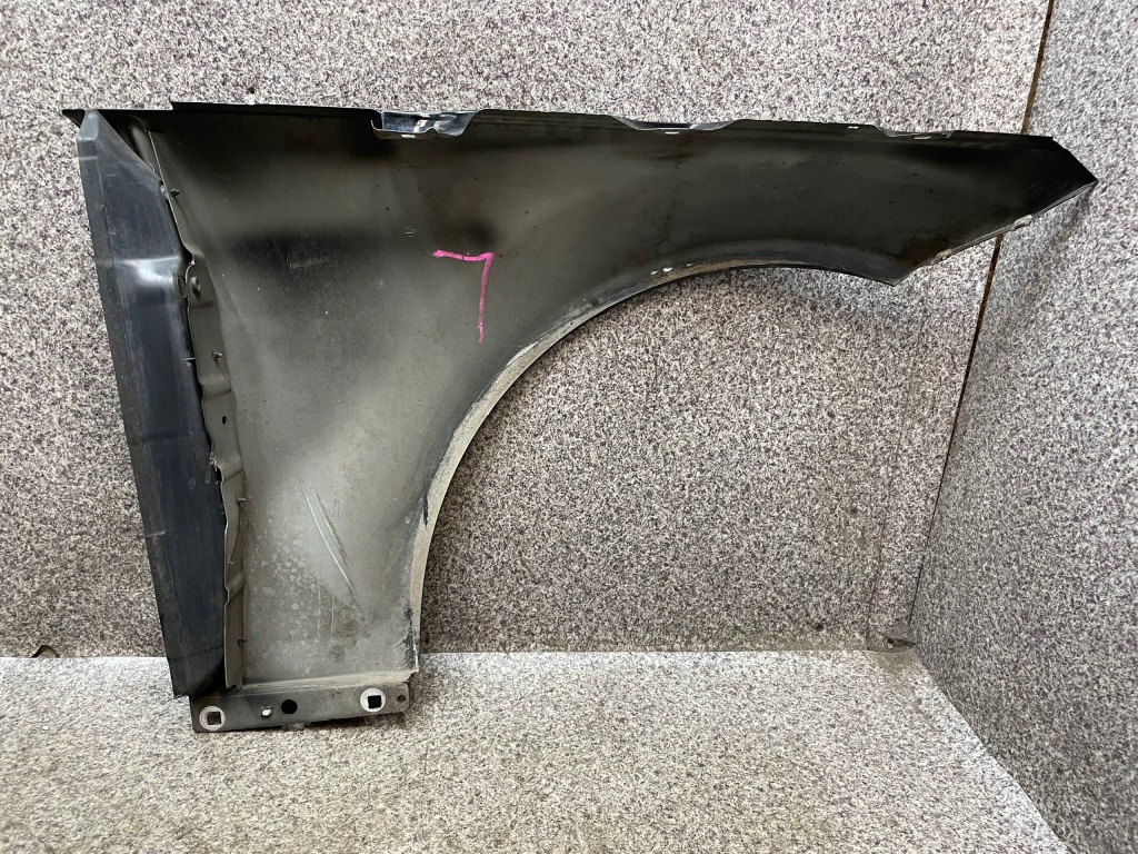 Купити Крила ліва перед передній mercedes w204 040u c040 чорний оригінал  110umal рестайлінг