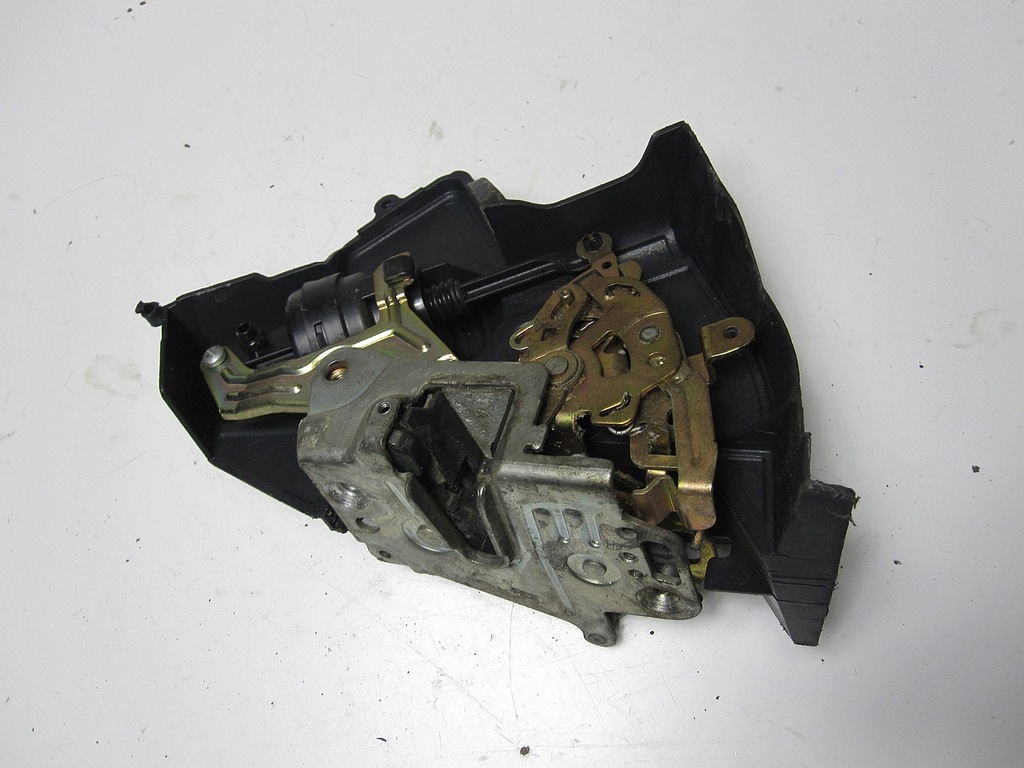 фото №1, Замок двері задній правий mercedes c-klasa w202 95r