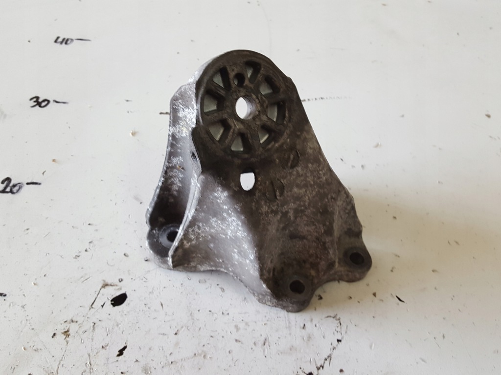 фото №1, Audi q7 4l 05-09 3.0 tdi cas кронштейн кронштейн двигуна