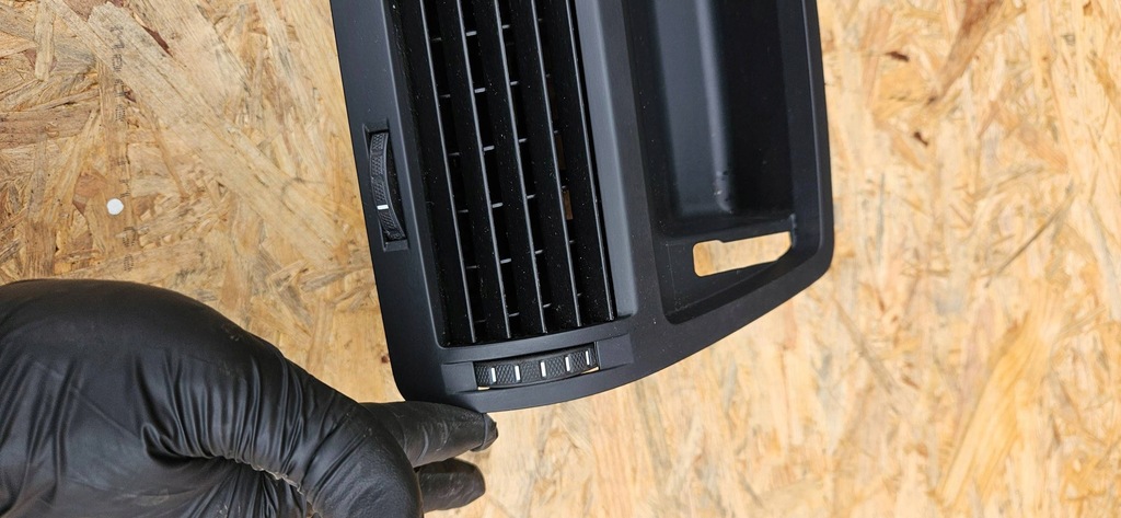 фото №5, Решітка обдув панелі приладової панелі skoda octavia mk2 1z 1z0820951a