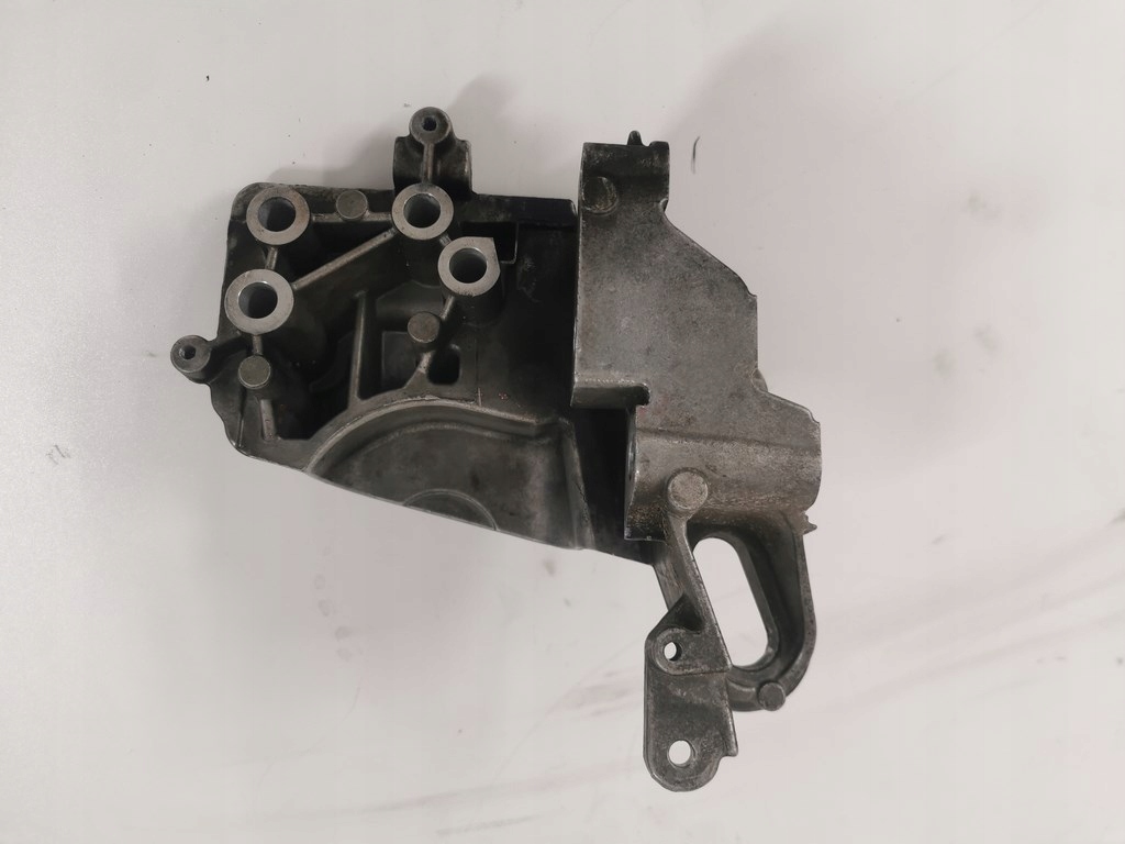 фото №6, Ford focus mk3 c-max mk2 1.6 eco. - кронштейн двигуна