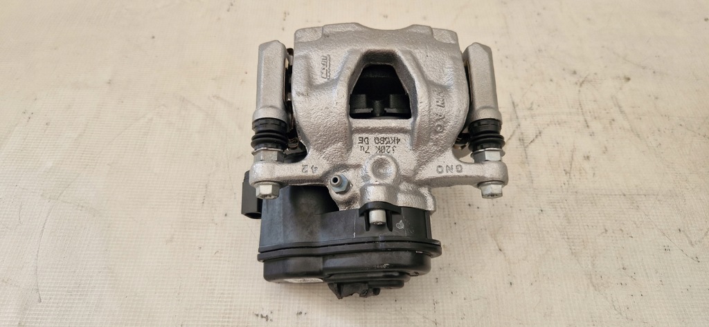 фото №1, Audi a6 c8 суппорт тормозной + тормозные колодки задняя левый