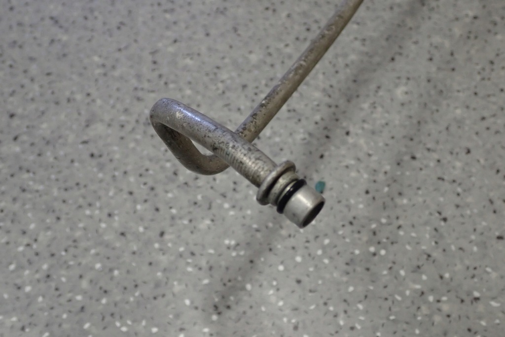 фото №5, Suzuki ignis 04-07 1.3 ddis шланг кондиционера