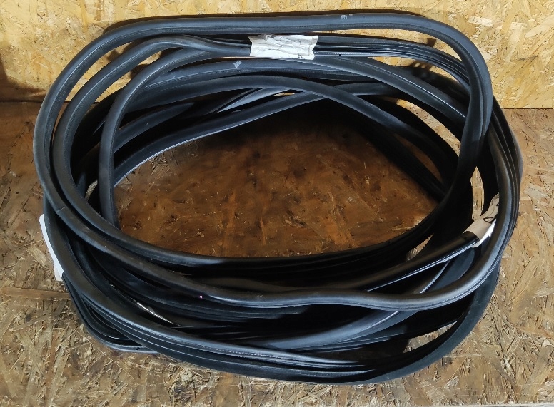 фото №1, Прокладка двері правий задня volvo s60 гарантія