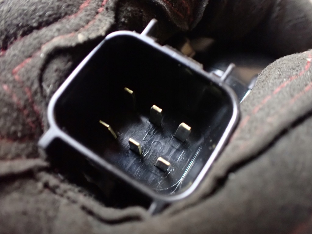 Замок доводчик крышки opel insignia a 10r 2.0 kombi 13503467 11202 в Украине