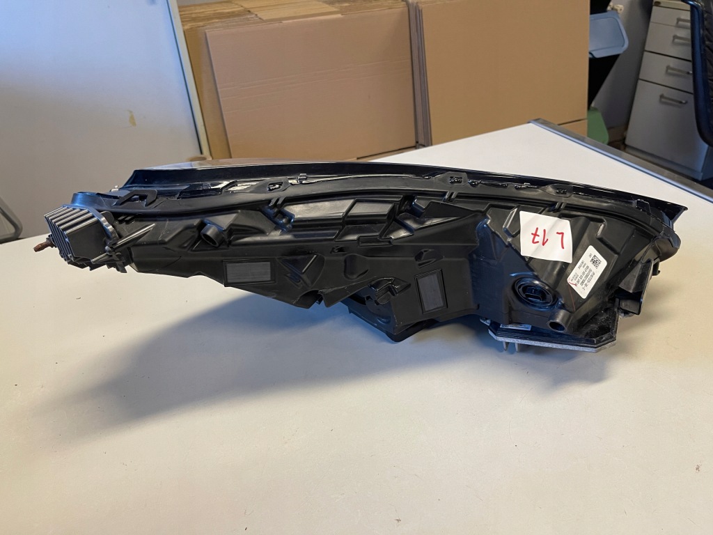 Фара фара ліва перед tesla model 3 led 1077375-00-c Зі Шроту